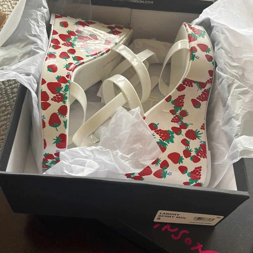 Betsy Johnson, cherry heels, size 9, never worn - Picture 3 of 3